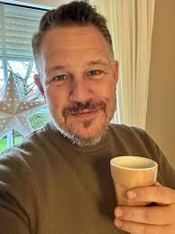 Kaffee gefällig? Habt einen entspannten Tag!