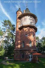 In Waren An Der Muritz Halt Dieser Denkmalgeschutzte Wasserturm Vier Einzigartige Ferienwohnungen Mit Allem Komfort Fur Urlaub Muritz Wasserturm Ferienwohnung