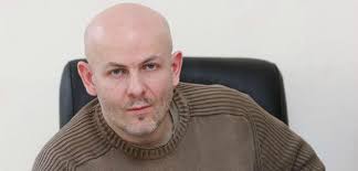 Политолог михаил погребинский справедливо отмечает, что тарас шевченко и олесь бузина представляют собой как бы два полюса одного. Ubijstvo Olesya Buziny Beskonechnye Sudy I Uspeshnyj Biznes Obvinyaemyh Sharij Net