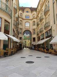File 20180925 122620palatul Vulturul Negru Pasaj Oradea Jpg Wikimedia Commons