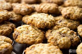 Knusprige Haferflocken Kekse Mit Schoko Madame Cuisine Haferflocken Kekse Hafer Kekse Leckeres Essen