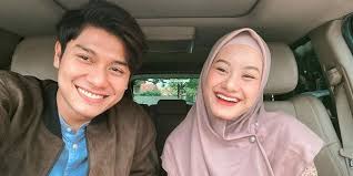 Bahkan rizky billar sempat ditinggal menikah dinda hauw, padahal sebelumnya keduanya tampak sangat mesra. Terciduk Komentari Foto Rizky Billar Dinda Hauw Diserbu Cibiran Dream Co Id