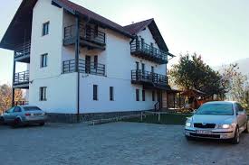 Poiana izvorului, de la sambata de sus, ofera oaspetilor o panorama uluitoare: Front Side Of The Place Picture Of Pensiune Montana Sambata De Sus Tripadvisor