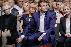 Emmanuel macron ретвитнул(а) françois bayrou. Quoi Son Age Qu Est Ce Qu Il A Son Age Fiona Schmidt