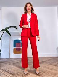 Pantalón Ideal de Bolsillos Rojo - Cómodo y Favorecedor ... — cómo combinar colores en la ropa y encontrar cada prenda por foto