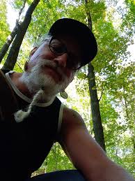 Hmm. That doesn't look too friendly to me..» «Nah, think it's a trap.» Had  to do a trio of the bear fisherman. 😄 Can't stop at one. Now to find them  good