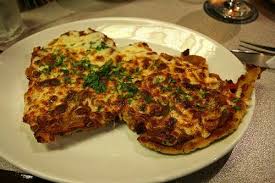Recette De Steak A La Parmigiana Parmegiana Un Steak Une Escalope De Veau Poulet Ou Dinde Panee Gratinee Au Four Avec De Recette Steak Recette Cuisine
