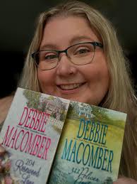✌🏻 TANDEM REVIEW ✌🏻 Cedar Cove Series Debbie Macomber 🌹 204 Rosewood  Lane (Cedar Cove 2) 204 Rosewood Lane focuses