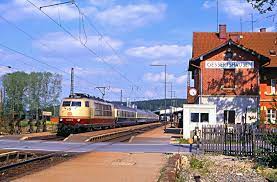 Beim wandern kannst du die landschaft rund um gessertshausen wahrscheinlich am besten erleben. 103 239 0 Mit Intercity Am Alten Bahnhof Von Gessertshausen Foto Bild Bahnhof Eisenbahn 103 Bilder Auf Fotocommunity