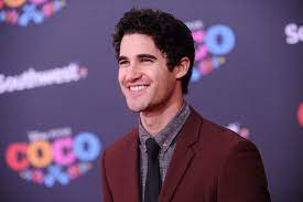 In people's exclusive first look at monday's episode of celebrity iou, the actor and singer burst into song while. Was Ist Darren Criss Wert