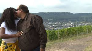 Hat martina big ein geheimnis?die ehemalige stewardess aus der eifel wurde vor jahren von dem wunsch beseelt, afrikanerin zu werden. Ein Traum Aus Rosa Und Grun Martina Big Hat Geheiratet Promiflash De