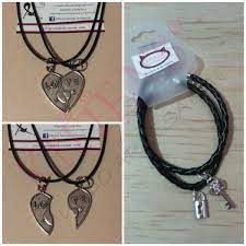 Hasta ahora estas cadenas para enviar por whatsapp de retos se han orientado por el camino de la amistad, aunque algunas otras, sobre todo las hot son más para parejas. Collar Y Pulsera Para Parejas Kmacr Collares Pulseras Www Facebook Com Kmacr Necklace Necklaces Bracelets Charm Bracelet