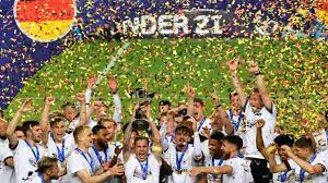 Die derzeitige deutsche mannschaft kann zu recht als die derzeitige inkarnation der westdeutschen mannschaft angesehen werden, da die westdeutsche flagge , die uniform und der fußballverband. Ptrxubjxyaqfdm
