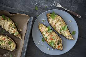 Gefullte Auberginen Mit Quinoa Rezept Littlecity Ch Schweizer Reiseblog Travelblog Mit Reise Ausflugstipps Auberginen Zubereiten Gefullte Auberginen Rezepte