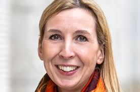 Sind Shoppingcenter noch zukunftsfähig? PwC-Studie zu Herausforderungen und  Entwicklungschancen