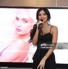 Mia Kim's Instagram, Twitter & Facebook