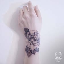 The star adds up glamour to a peony tattoo, giving off fancy vibes. 21 Stylish Wrist Tattoo Ideas For Women Page 2 Of 2 Stayglam Flower Wrist Tattoos Tattoos Wrist Tattoos