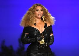 Trevor noah hosted the ceremony from the los angeles convention center, just across the street from the award show's usual home at the staples center. In4tah6 B2edam