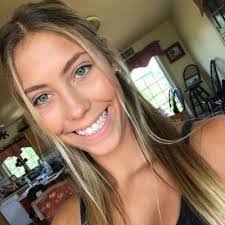 Melissa Clayton's Instagram, Twitter & Facebook