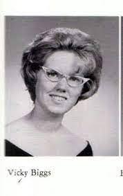 Victoria Mongold's Instagram, Twitter & Facebook