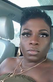 I'm single and ready to mingle I live in Louisiana tho 🤗