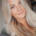 Cara Huggins's Instagram, Twitter & Facebook