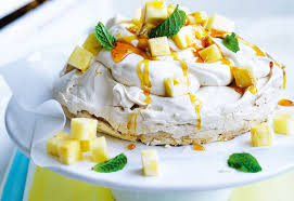 Meringue Mit Ananas Mit Limettenkaramell Und Vanilleobers Frisch Gekocht Rezept Pavlova Rezept Lebensmittel Essen Osterreichische Rezepte