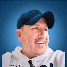 I'm thrilled to share that my role at Deel has expanded! 🎉 In addition to  leading our Global & Field Events portfolio, we're now bringing our  Regional Marketing team together under one