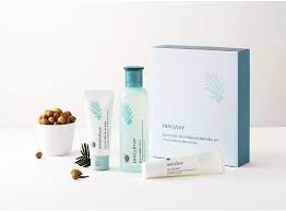 It has zero fragrance (sensitive skin will be thankful)! Innisfree Bija Tourble Skin Bija Cica Balm Duo Set Beauty Knack
