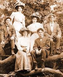 1909 Photo Helen Quackenbush Posed In Front With Several Of Her Friends Old West Outlaws Old West Historical Photos