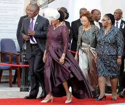 Ramaphosa snapped up one of the last undeveloped tracts of land on head road, one the richest streets in the city. Valley News Torn South Africa Seeks Hope