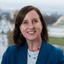 Alumna Terri McCullough, chief of staff to House Speaker Nancy Pelosi, will  make a virtual campus visit for Alumni Week