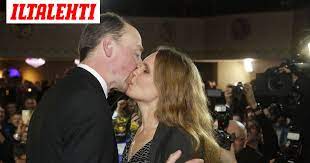 Tämä oli salalapsen äidille todellinen sokki. Jussi Halla Aho Kiittaa Vaimoaan Tuesta Ihmettelen Etta Minulla Viela On Vaimo