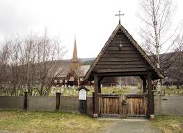Kun de udskårne portaler og dekorative vægplanke overlevede fra den oprindelige stavkirke. Vaga Kirke Norske Kirker