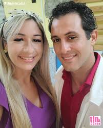 Ellos dos forman una pareja maravillosa 🥰 irradiando una complicidad que  salta a la vista 😉 Edgar no puede evitar ponerse nervioso cada vez que  está cerca de Susana, sus manos tiemblan