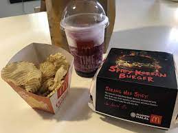 Lengkap dengan sos istimewa cajun dan cili manis. Mcdonald S Spicy Korean Burger Beef Combo Set Rm15 99 A La Carte Rm12 99 Update Back On 10 August 2017