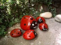 Painted Rocks For Artistic Yard And Garden Designs 40 Cute Rockpainting Ideas Garden Art Painted Rocks Garden Design