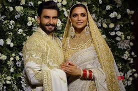 Deepika Padukone Spotted At Sidhivinayak Temple Mumbai Today With Her Husband Ranveer Singh Deepveer Mumbai Wedding Ranveer Singh Deepika Padukone Style