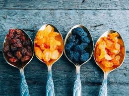 L'uva passa (chiamata anche uvetta o, impropriamente, uva sultanina) è una varietà di uva sottoposta a un procedimento di essiccazione. Uva Passa Pode Ser Consumida O Ano Todo Veja 5 Beneficios Para A Saude 21 12 2017 Uol Vivabem