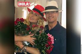 Jego utwory przetłumaczono na ponad czterdzieści pięć języków. La Modelo Tania Ruiz Recibe Un Regalo Halagador De Su Novio Pena Nieto