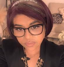 Karen Bott's Instagram, Twitter & Facebook