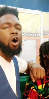 ...Priez sans cesse parce que il y...