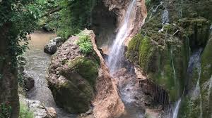 La cascada bigar mai putem vizita grota bigar, izbucul bigar si celelalte 2 cascade bigar din amonte. C2aqrh5sayfhym