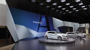 Pin By Else S On Otomobil Stand In 2020 Car Showroom Interior Exibition Design Car Showroom
