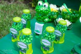 I had never set a table with this theme and it would be completely different than all of the bright, girly colors that i use most of the time. Kara S Party Ideas Frog Themed Birthday Party Ideas Decor Planning Styling Idea