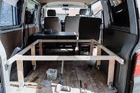 Bett bauen bett selber bauen zirbenholz bett bett holz selbstgemachte bettrahmen heimisch schweben wohnungseinrichtung kinder zimmer. Campervan Selbstausbau Das Bett Im Vw T5 Transporter Take An Advanture
