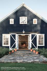 A Barn In Classic Polo Blue 2062 10 Benjamin Moore Scheunenhaus Hauswand Bauernhaus Aussenbereich