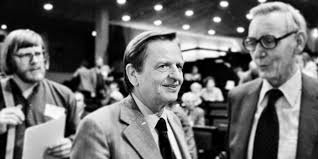 Palme, stockholm 'deki eğitimi esnasında radikal öğrenci grupları arasında tanınan biri haline geldi. Olof Palme And The Shots In The Dark Uttryck Magazine