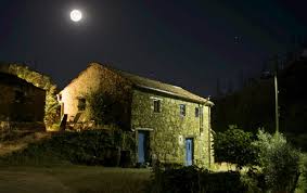 Não tem de ser mesmo no alqueva rural camping, mas vão a um lugar como este, vejam e apreciem um céu. Free Spirit Campers Camping Partners