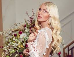 Τα 5 νέα τραγούδια του βαγγέλη μετά την «έξαψη». Katerina Kainoyrgioy Romantikh E3ormhsh Me Ton Neo Syntrofo Ths In Gr